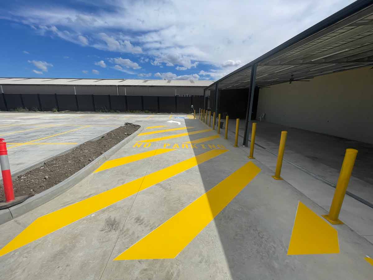 yellow lines barrier